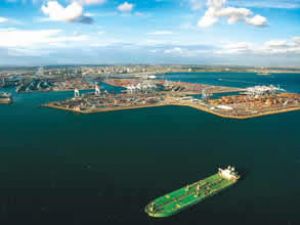 Long Beach Limanı'nda sevkiyatlar arttı