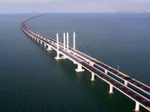 Dünyanın en büyük köprüsü trafiğe açıldı