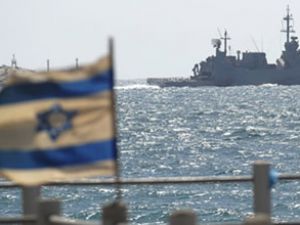 İsrail donanması yardım filosunu kuşattı