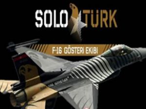 KKTC'de Solo Türk'ten gösteri uçuşu