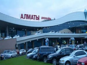 Almatı havaalanında şüpheli paket alarmı