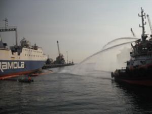 Ambarlı Limanı'nda yangın ve deniz kirliliği