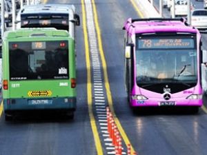 Çağlayan’da metrobüsün lastiği patladı