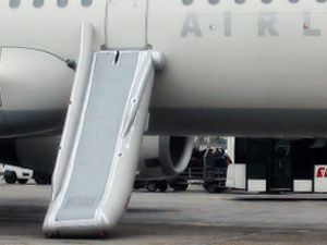 Türk Hava Yolları'nın tahliye botu açıldı