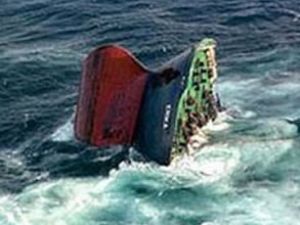 Filipinler'de gemi battı: 2 kişi öldü