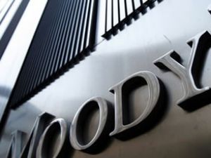 Moody's İtalya'yı topuğundan vurdu