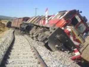 Muş'ta yük trenine terörist saldırı