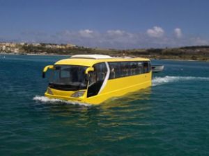 Adana'ya suda ve karada giden otobüs