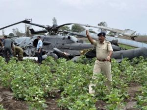 Hindistan'da iki helikopter çarpıştı: 8 ölü