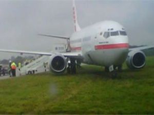 Yolcu uçağı toprak zemine çakıldı!