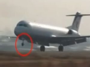 İran Air'ın uçağının inişi sırasında lastik koptu