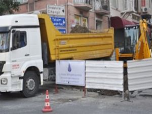 Yayalaştırma için Taksime kazma vuruldu