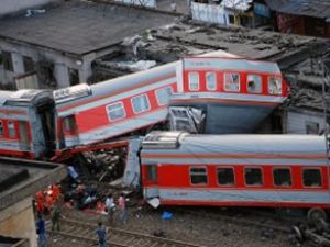 Karadağda tren kazası: 2 ölü, 28 yaralı