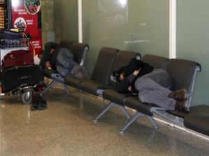 AHL'de yolcular yeni yıla uyuyarak girdi