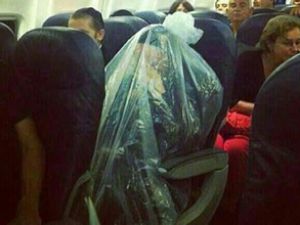Yahudi yolcu uçakta kendini paketledi