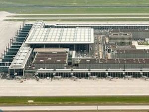Berlin havalimanının masrafları katlanıyor
