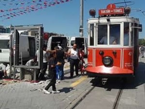 Taksimde Tramvay Durakları Kaldırıldı