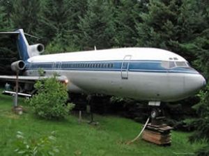 Boeing 727 uçağını alıp ev haline getirdi