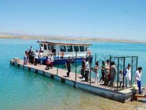 Atatürk Baraj Gölü'nde turlar başladı