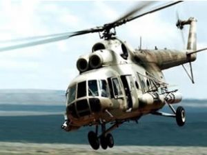 Hindistan'da kurtarma helikopteri nehre düştü