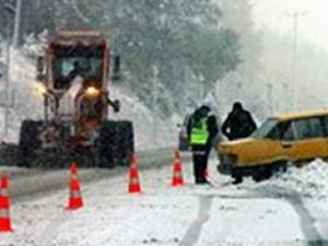 Bolu Dağı'nda ilk kar ulaşımı etkiledi