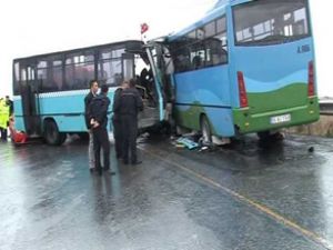 İstanbul'da iki halk otobüsü çarpıştı