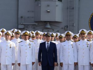 Cumhurbaşkanı Gül'den fırkateyne ziyaret