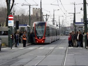 Şüpheli çanta, tramvay seferlerini durdurdu