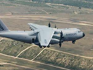 Airbus A400M'in paraşütle atlama denemeleri başarılı oldu