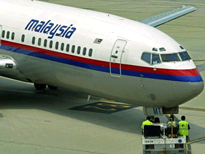 Kayıp Malezya uçağının yolcularının paralarını çalanlar yakalandı