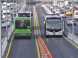 İstanbul'da ek metrobüs seferleri başladı