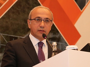 Bakan Elvan, demiryolu ve havayolu yatırım planlarını anlattı