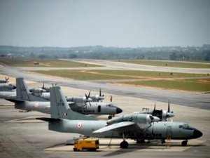 Hindistan'da askeri uçak düştü