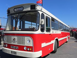 İETT'nin nostaljik otobüsleri sefere başladı