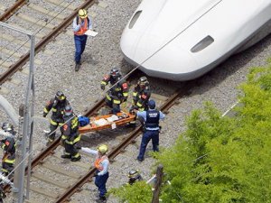 Japonyada hızlı tren yolcusu yangın çıkardı: 1 ölü, 2 yaralı