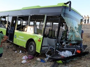 Halk otobüsü kaza yaptı: 1 ölü, 60 yaralı