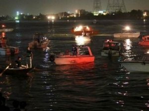 Nil Nehri'nde facia: Yük gemisiyle yolcu gemisi çatıştı