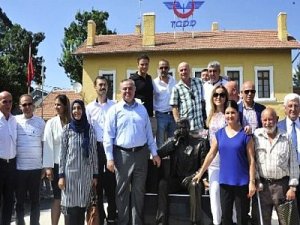 Karaman tren garı önüne göç anıtı dikildi