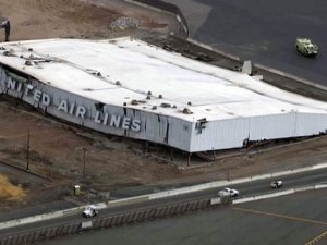 ABD'nin Newark Havalimanı'nda hangar çöktü