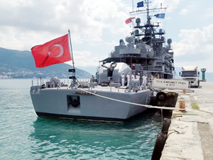 Türk Deniz Kuvvetleri'ne ait iki gemi Arnavutluk'ta