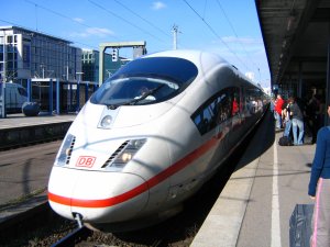 Alman demiryolu şirketi, otobüs şirketleriyle rekabetten biletlere zam yapamıyor
