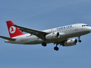 Beşiktaşlıları taşıyan THY uçağı geri döndü!