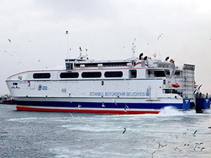 Mudanya'da feribot iskeleye çarptı