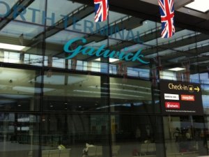 Londra Havalimanı'nda şüpheli paket alarmı