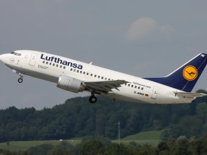 Motoru arızalanan Lufthansa uçağı geri döndü