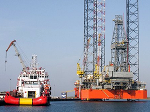'Chernomorneftegaz'a ait platform, Türk gemisi tarafından engellendi' iddia edildi
