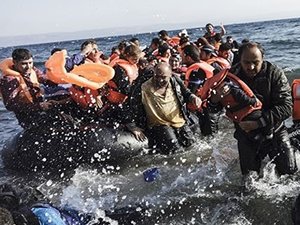 Kuşadası'nda mülteci teknesi battı: 11 ölü