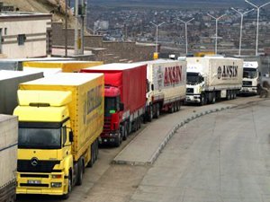 Azerbaycan ek feribot seferleri düzenledi, Türk TIR kuyruğu yarı yarıya azaldı
