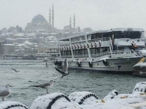 İstanbul’da ulaşıma ve eğitime kar engeli