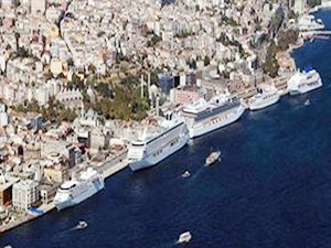 Dev gemilerin ağırlandığı Karaköy limanı sessizliğe büründü